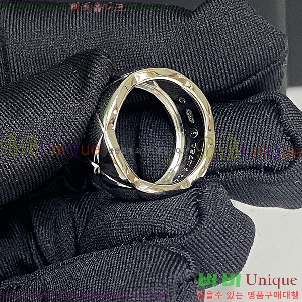   ũ / C668220 (2)