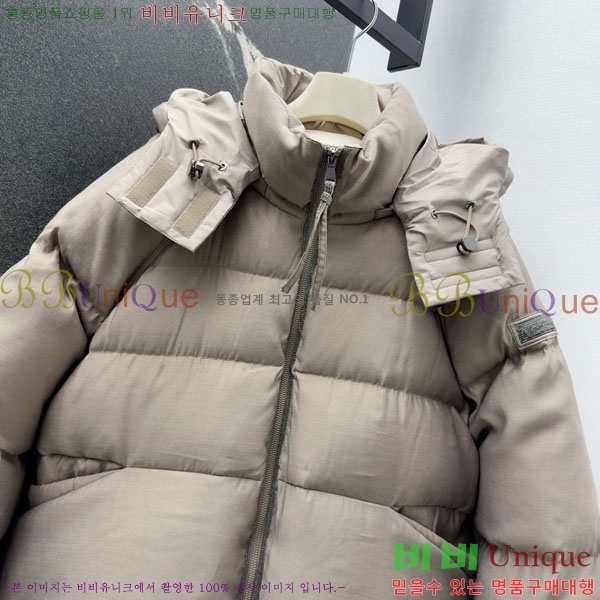 ���� ���ڷ� ��ġ�ڸ� �� �ٿ� �е� BC3230880-3